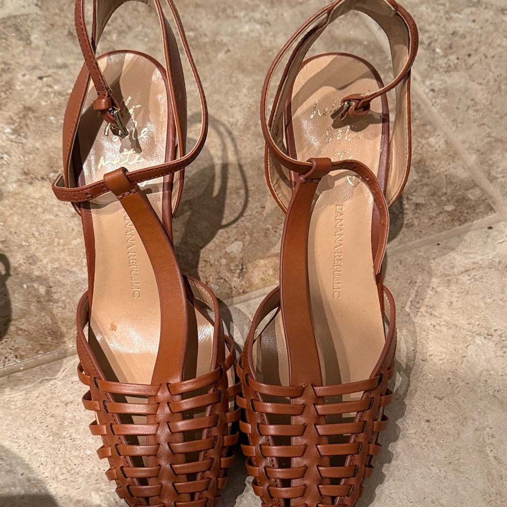 Banana Republic Women's Tan Leather Sandals